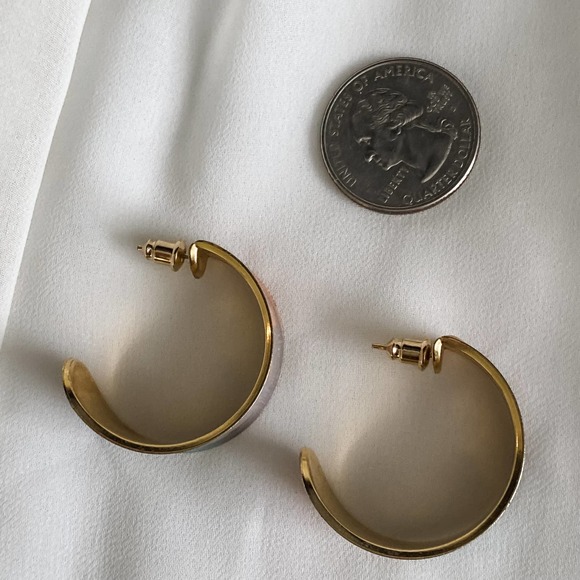 VTG Painted Swirl Wide Hoop Earrings - Picture 4 of 9